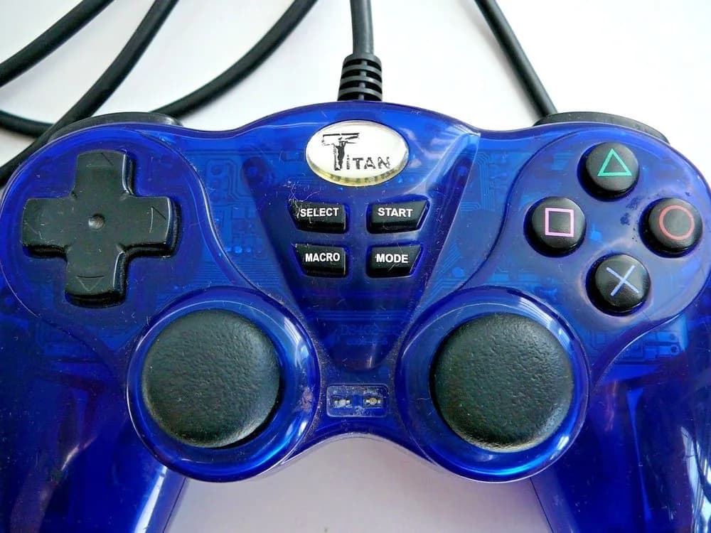 Titan Wired PS2 Controller (PS21000D)